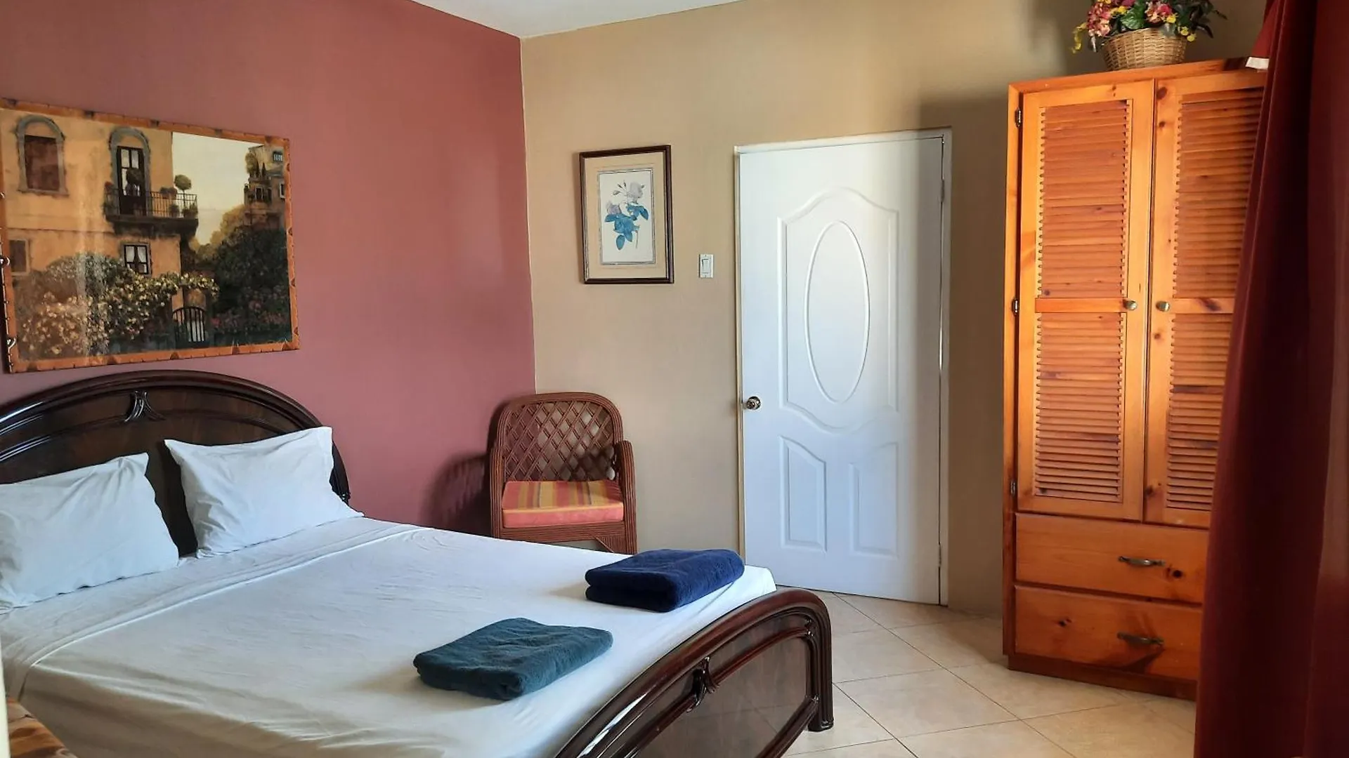 Papa B'S Inn Carnbee Village Guest house